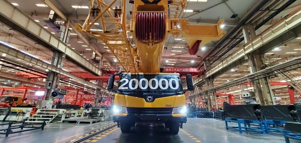 Cẩu bánh lốp thứ 200.000 của XCMG chính thức xuất xưởng