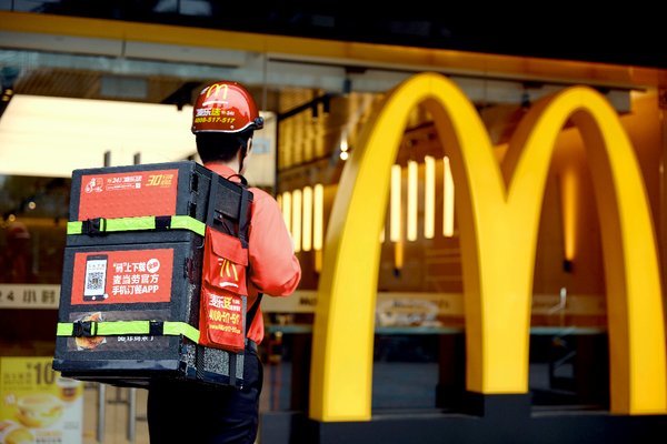 截至目前，麥當勞中國有超過近3000家餐廳提供外送服務(wù)，已全部進駐了美團外賣平臺。