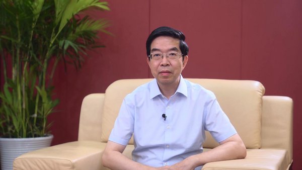 上海交通大学副校长黄震