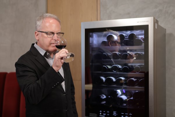 LG SIGNATURE Ambassador James Suckling and the LG SIGNATURE Wine Cellar
