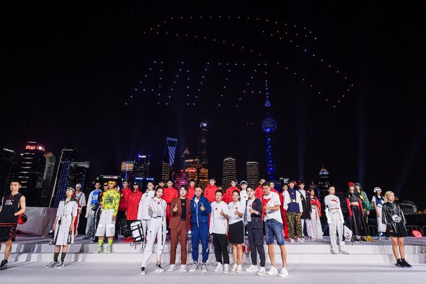 冬奥国旗款童装首次亮相 安踏儿童携世界街舞冠军展中国少年风采