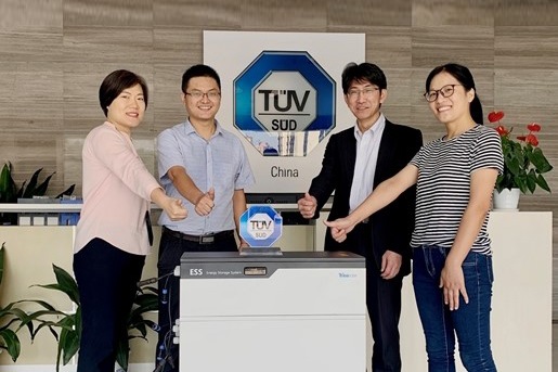 TUV南德广州团队，天合光能以及JET技术专家们在TUV南德实验室合影