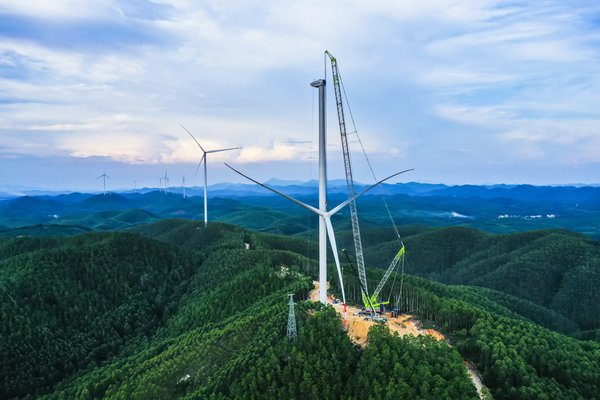 再创壮举 中联重科成功挑战国内山地风电最高施工