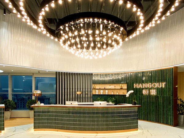 位于无锡恒隆广场办公楼的 “HANGOUT恒聚”，是恒隆地产崭新的商业模式 设有优质的办公环境，并为会员提供个人化的使用方式，为无锡打造高端商务社区