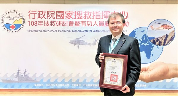 108-year Rescue Seminar（108年救助セミナー）とChen Chong-yen内政部政務次長の授賞式の写真。Glory Technologyより