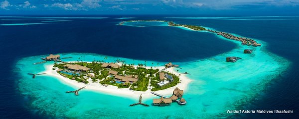 马尔代夫伊塔富士岛华尔道夫度假村坐享天海一色的壮观美景，让宾客犹如置身天堂。