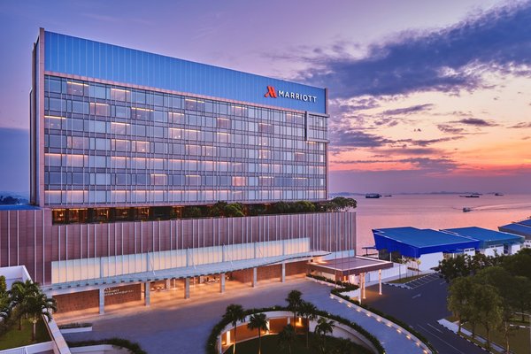 Batam Marriott Hotel Harbour Bay, hotel bintang 5 pertama yang ada di Batam, Indonesia.
