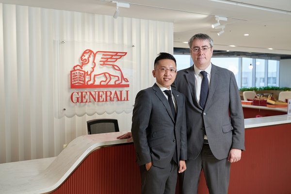 Teddy Hung, Founder of BenePanda (Left) and Cillin O’Flynn, CEO of Generali Life (Hong Kong) Limited (Right)